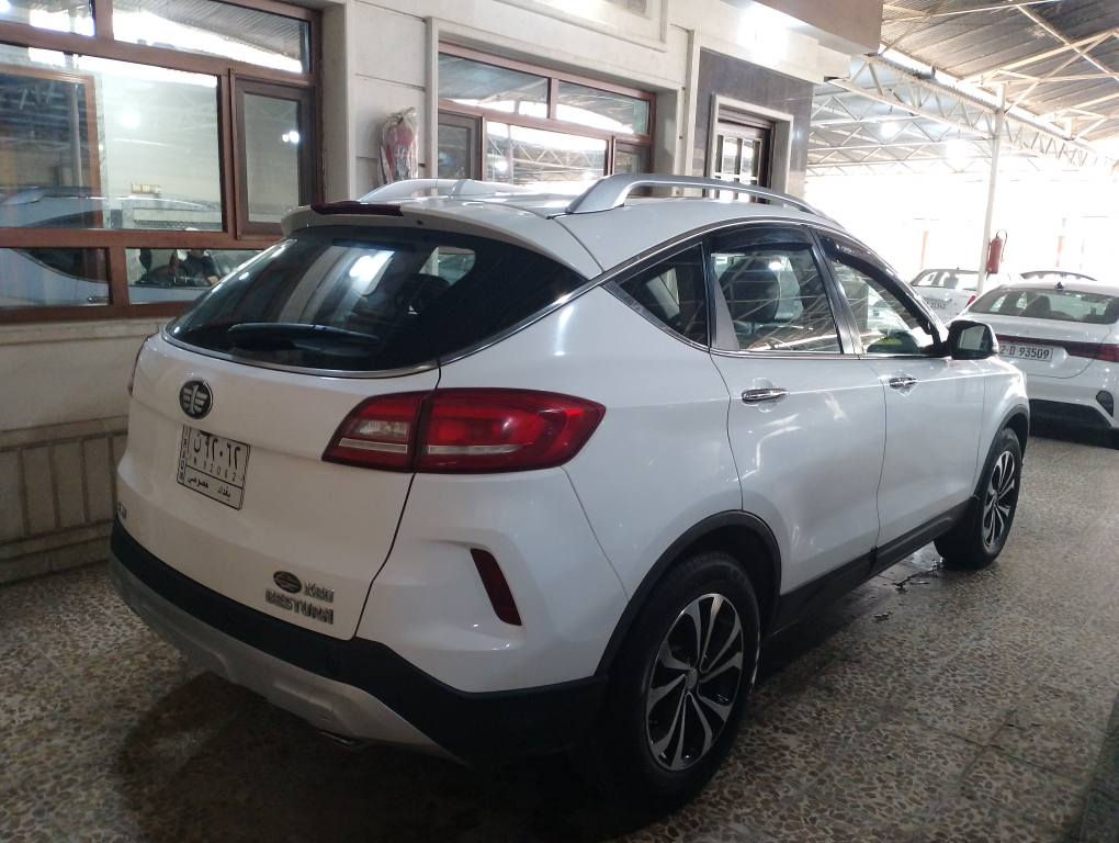 سيارة X80 Faw بيستون صيني المنشأ بامتياز Suv
شركة المجرة.
مواصفات 1/1
باقي عليها سنة اقساط للمصرف استقطاع الكتروني (ماستر كارد)  رقم بغداد الماني صاحبها الشرعي  بالموصل وكالة عامة من صاحبها الشرعي موظف . 
موديل 2021
سعة المحرك 2000 دوش 
كير أوتو 6نمرات
ماشية 90 الف
مكيف ديجيتال لمس.
نظام مراقبة حرارة الخارج
مرايات  شفط كهربائية تحتوي اضواء إشارة.
مقاعد كهربائية جلد.
مقاعد تدفئة.
تحكمات مقود جهتين
مثبت سرعة.
شاشة لمس 11 بوصة.
بصمة تشغيل داخلية 
بصمات خارجية للابواب.
فتحة سقف بانوراما.
نظام فرامل دسكات امامي خلفي.
نظام توزيع قوة الكبحABS.
حزمة الثباتEBD.
تقنية ESP +TCS الإلكتروني
وسائد هوائية عدد 2.
كاميرا خلفية دوارة.
حساسات امامية خلفية.
مانع سرقة.
نظام  TPMS لقراءة هواء الإطارات.
سايد بريك بصمة.
ويل كروم.
لدات زينون وكشاف ضباب .
8 مكبرات صوتية عالية الدقة .
كومبيوتر رحلات.
سيارة كلش راقية وبكفالة عامة مع كافة الضمانات ... السعر النهائي 100 للاستفسار *********** موصل, نينوى
