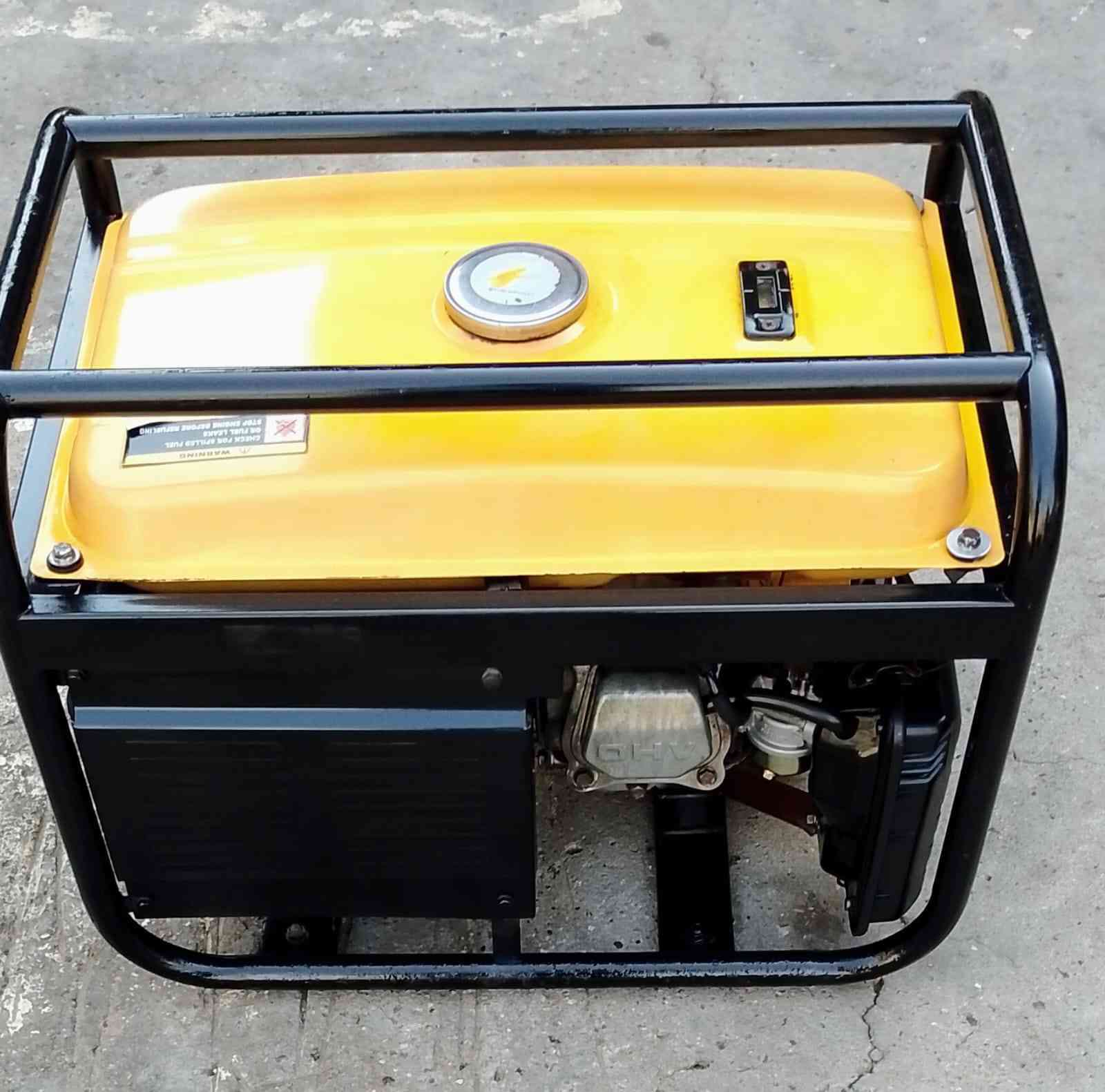 السلام عليكم مولد استرا كوري باب اول ملف نحاس 100% 3 كيفي 12 امبير مولد نظيفه ما داخله التصليح عل الفحص اقتصاديه بالصرف صوتها جدا هادئه كهرباء مستقره سعره 165 📱 الهاتف *********** بي واتساب الشراي يتصل مكاني بغداد قرب مجمع بسمايه  يوجد خدمه توصيل داخل بغداد فقط
