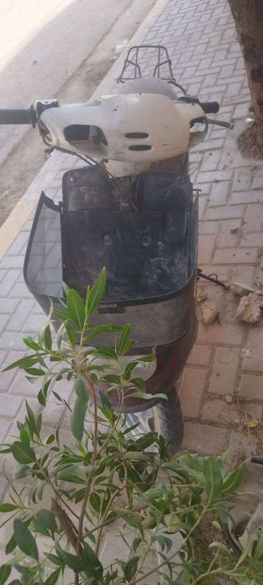 دراجه منغولي نقصهه كفرات 
تجفيت جديد محرك مكفول 
لايت سله كله حديد 
قفل 80 قفل كربلاء حي نصر 
***********
