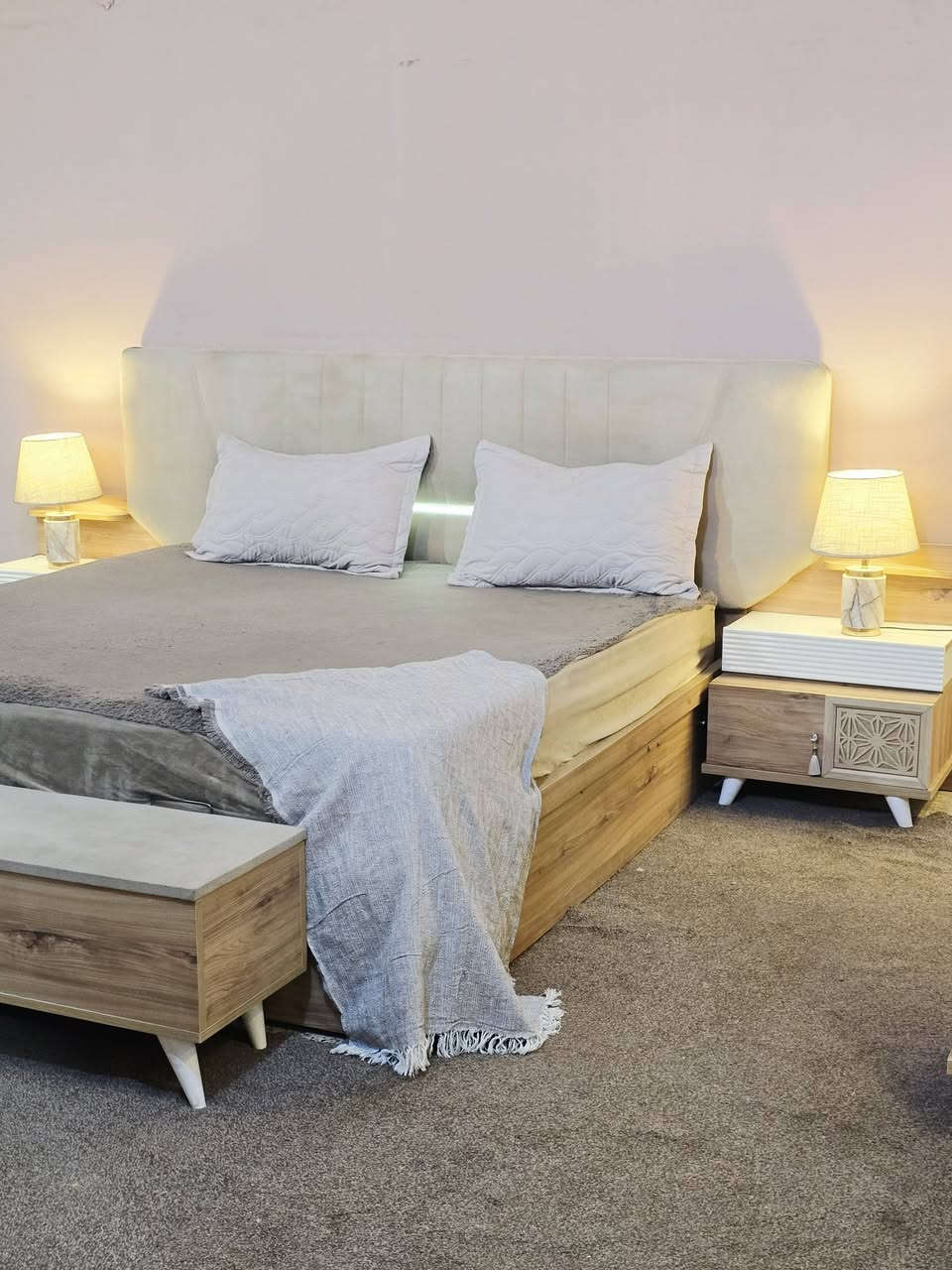 غرفة نوم تركية مستخدمة ٩ قطع 
الغرفة درجة اولى تكمة وخشبها ثقيل مو مثل الغرف العاديات 
● تحتوي على ملحق اضافي للكنتور 
● انارة بالسرير وبالميز 
● مخزن داخل السرير هايدروليك
العنوان بغداد


**إذا كنت صاحب هذا الإعلان وتريد حذفه لأي سبب، رجاءا أرسل رسالة إلى الدعم الفني**