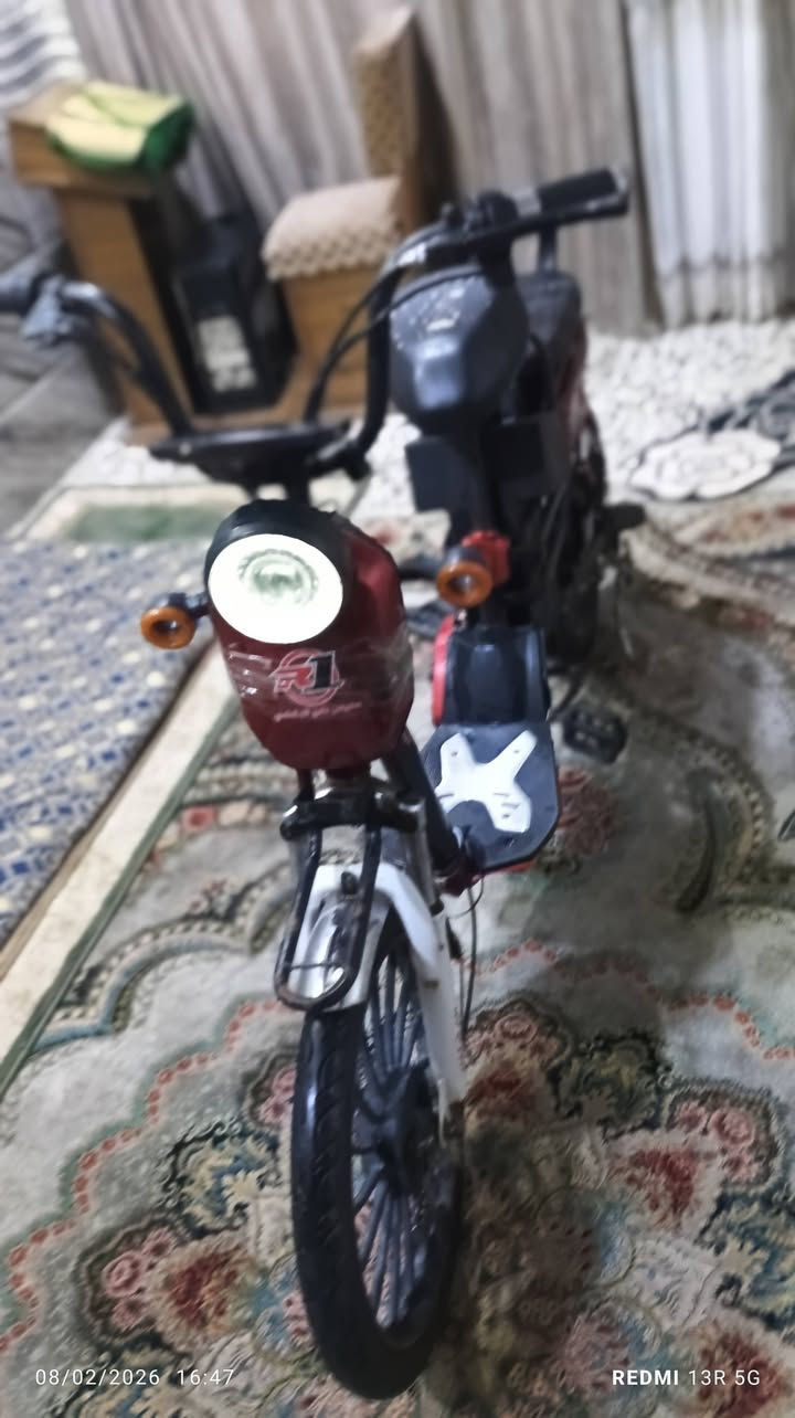 سلام عليكم دراجه شحن للبيع كهربائياته كله شغاله اربع نمر بيه سعر 150 وبيه مجال المكان حله 
الرقم/***********

