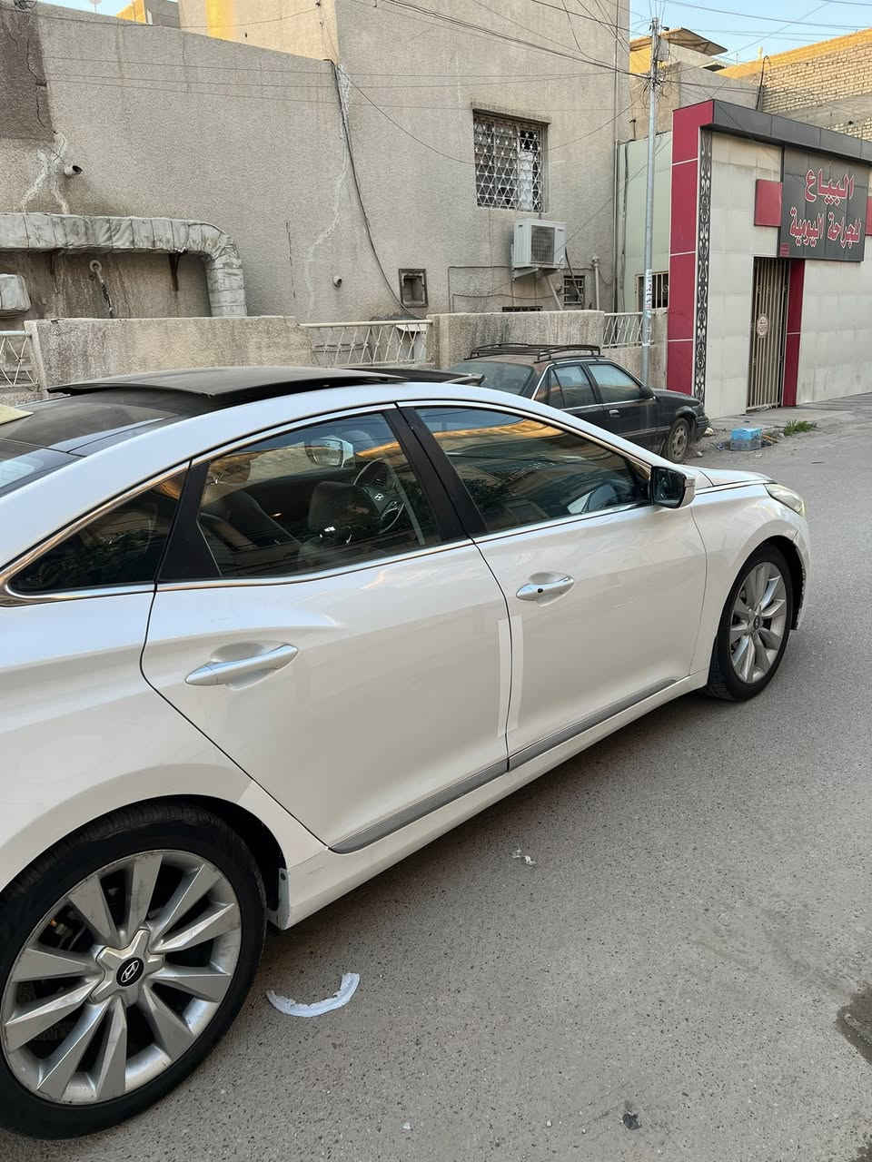 السلام عليكم
هونداي ازيرا موديل 2014 خليجي فول مواصفات1/1 بانوراما مكفولة من الصبغ محرك 6 سلندر رقم بغداد سنوية بأسمي  بيها بارد بسيط موضح بالسونار 
السعر 137$ 
رقم الهاتف:***********
المكان:بغداد
