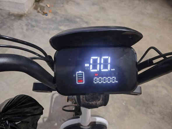 پاسکیلی شەحن بۆ فرۆشتن
تەنها پاتریەکانی خراپن ئیتر بێعەیبە ئەوەش ڕەقەمی خاوەنی
***********
