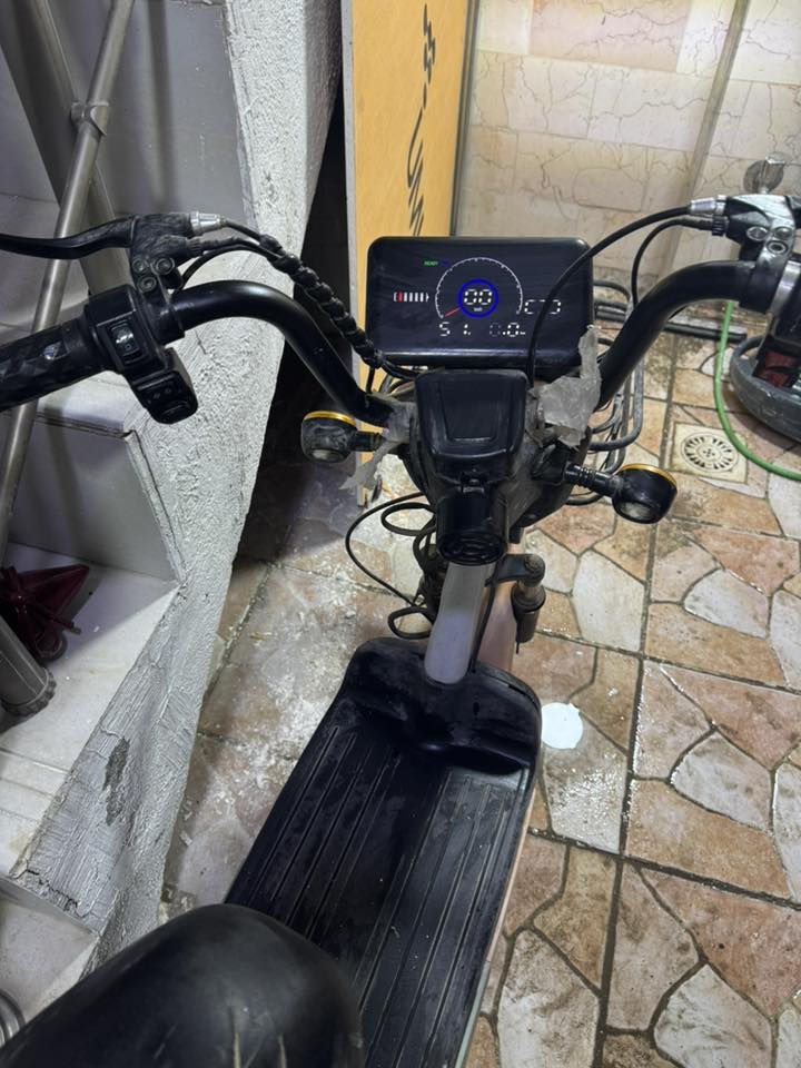 دراجة حجم 14 شحن مستعملة للبيع موديل 2025 الدراجة صغيرة يعني مو مال اعمار جبيرة يعني حسب كبرك انتَ الدراجة نظيفة البايدرات شايلهن لان مابيهن فايدة والمرايات هم شايلهن هنة والاراقم وكلهن موجودات تاخذهن وية الدراجة الدراجة مبدللهة بطاريات جدد يعني ميحتاج تبدل بعد والحساس شايله يعني متقرة سرعه لان حاطلهة عقل اقوة حتى تمشي اسرع الدراجة الشاشة مابيهة شي وبلوتوث وهورن واشاير وكلوب لد عالي وناصي و 3 سرع الدراجة وبصمه الدراجة وموجودة الاحتياطية ويعني هية بعد هم ماشيه بالشارع هواي تاخذهة هية على كد فلوسهة سعرهة ب180وبس الشراي يخابرني وبيهة مجال كلش كلش بسيط للشراي مال حگ الجية مكاني بغداد حي الاعلام رقمي***********
