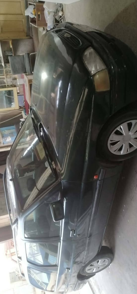 سلام علیکم فورد ایسکورد مودیل 1995 2قطعة ب سبوغ 
بدون ضربة كلش جدید و دواخل نضیف و كیر و محرك جدید بدلنا و كلها عل بیلاد كهربایات مضبوط و شاشة و تایرات جدید و سلاید بس مكسور یعنی عاتل كوشنات تغلیف جدید *********** سعر 19 و بی مجال 
مکانها اربیل
