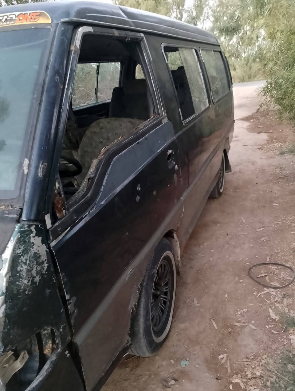 السلام عليكم 
كيا هونداي موديل 93 رقم بغداد صدامي راعيها موجود يريد مداور محرك ونجي گير اوتماتيك نظيف تايرات جدد ويل كب رايدها 15 وبيها مجال للاستفسار الاتصال *********** مكاني نجف خان النص
