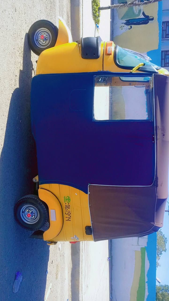 السلام عليكم تكتك للبيع موديل 2018شهر 12تكتك خير من الله رقم وسنوية انكليزي السعر 5500 وبيهة مجال المكان ديالى بعقوبة كاطون الرازي الرقم *********** غير متواجد على الخاص
