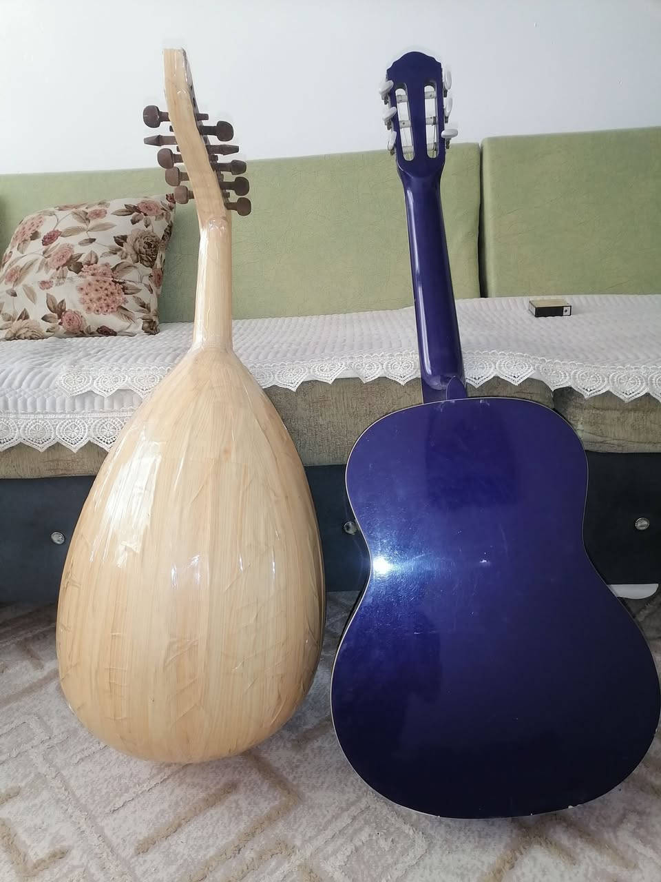 عود ويكيتار للبيع اصليات بشرط اي عيب مابيهم رايدهم 150 ألف قفل الشراي يتصل مكاني كركوك شورجه هاتف***********
