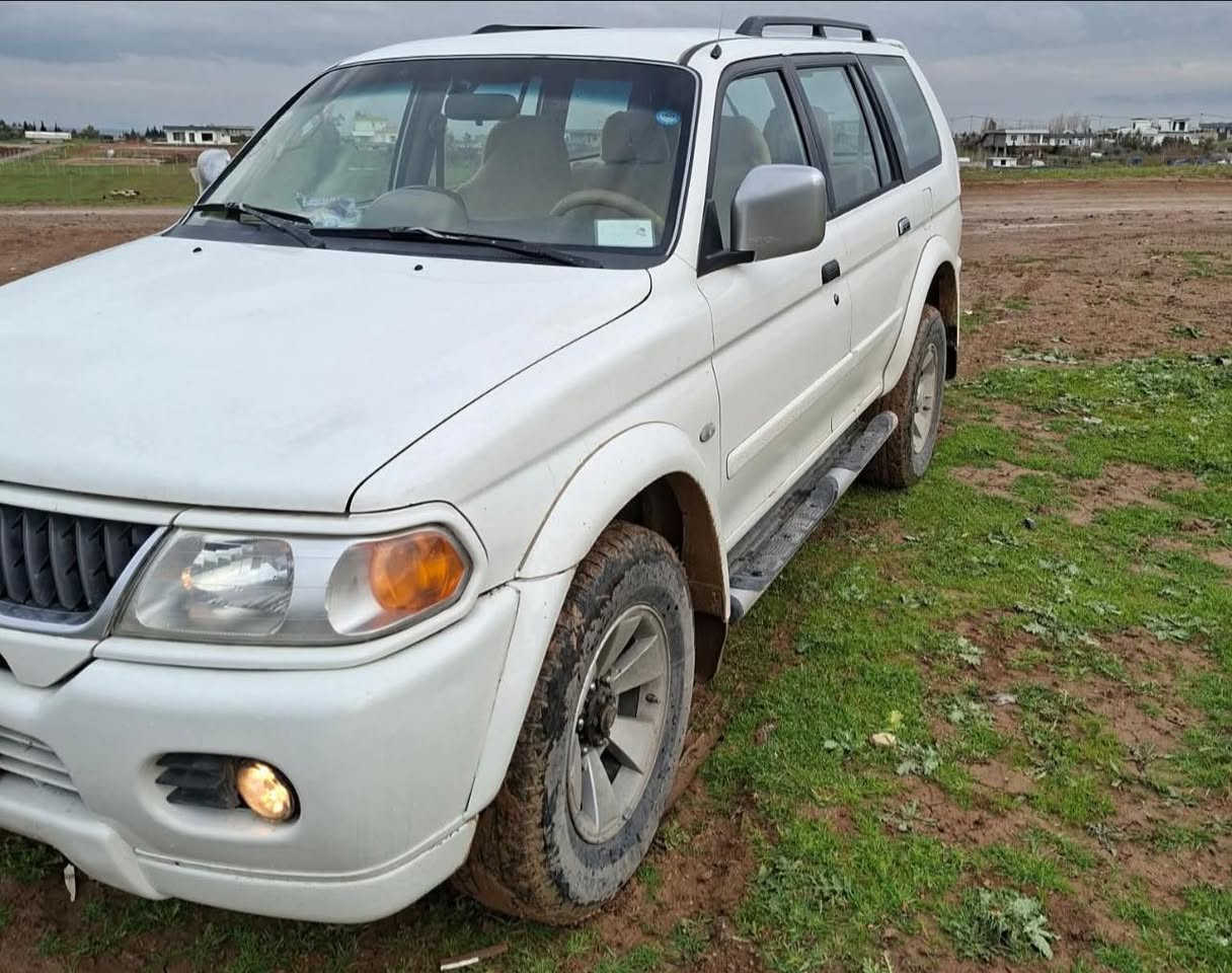 ئۆتۆمبێل: مستەربۆشی ناتیڤا2007 

گێرو مەکەینەودەبڵ گێڕ بەشەرت 
کارەبای کامل مەزبوتە،تەقەو ڕەقەی نیە بەشەرت

ســــعر $ یەک کۆمێنـت بکە راســـتەوخۆ بــۆ دێـــت🟢

تاقم پێش و دوای تازە تونم کردۆتەوە
ڕەقەمی تازەیە سەنەوی5مانگە بەسەرچووە 
بەناو خۆمانەوەیە کارت بەنزینی هەیە
فول مواسەفاتە،نیو دەرگای بۆیاخە
دەعم و لێدراوی هیچ نیە،شوخت و ساردیشی نیە

ژمارەی خاوەن سەیارە:👇
***********
***********
