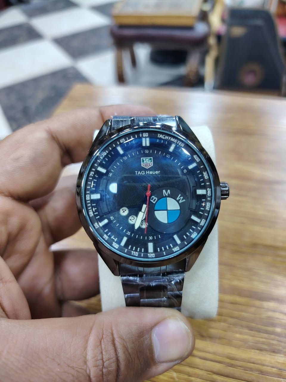 ٦ ساعات شغالات نظافه تامه من Boss. Tommy. Gt. BMW. CARRERA. CURREN
واتساب *********** العنوان ديالى خانقين يوجد توصيل
