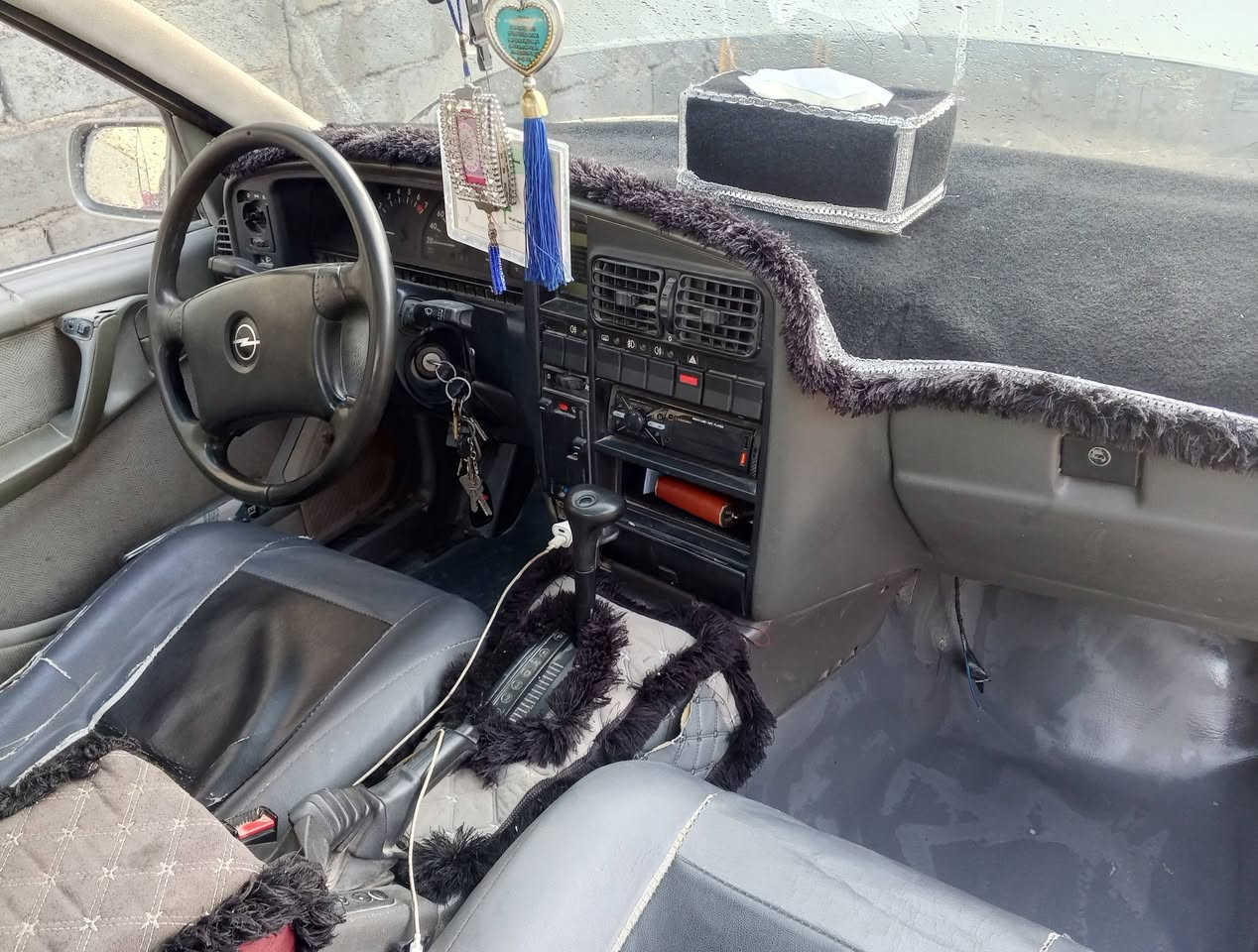للبيع 🚗
أوبل
رقم الأنبار
اللون: شمباني
محرك 2000 cc
كير ميكانيك 
المحرك نظيف جداً والكير بحالة ممتازة
الجامات كهربائية
فتحة سقف
السيارة نظيفة جداً من الداخل والخارج
جاهزة للاستخدام ولا تحتاج مصروف
السيارة بحالة جيدة جداً، والمعاينة خير برهان.
📞 للاستفسار والمشاهدة: (***********)
💰 السعر: (42$) قابل للتفاوض للجادين فقط.
