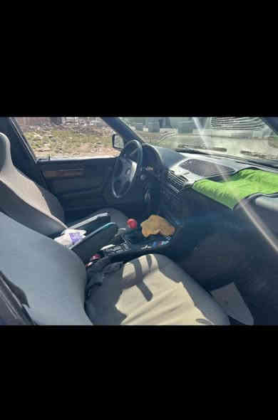 سلام عليكم للبيع بي ام مديل ١٩٩٢
كير عادي مكينه ٢٥ حجم سياره ٥٣٥
كشنات كهرباء  فتحه
مصبوغه عام تخم تاير جديد 
تبريد ثلج 
مكاني بغداد مشتل سعر 51 بيه مجال 
***********
