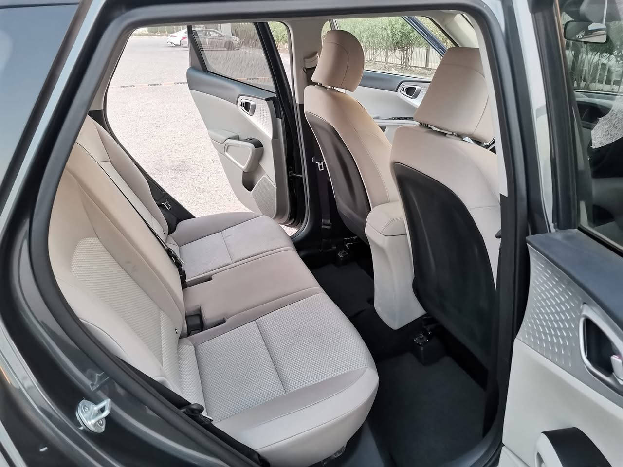 السلام عليكم
كيا صول موديل 2021

سيارة حلوه حادثها خفيف موضح بصور ومرفق معاه سونار 

ماشيه 83Km قابل للزيادة 

محرك 2000 دوش 

نظامين سياقة عادي وسبورت

داخل لونين

مسجل شاشة

كار بلاي

مانع انزلاق 

اطفاء ذاتي عند التوقف ( اقتصادي)

رقمها بغداد 

سعرها 150$ وبيها مجال

📞رقم الهاتف ***********
