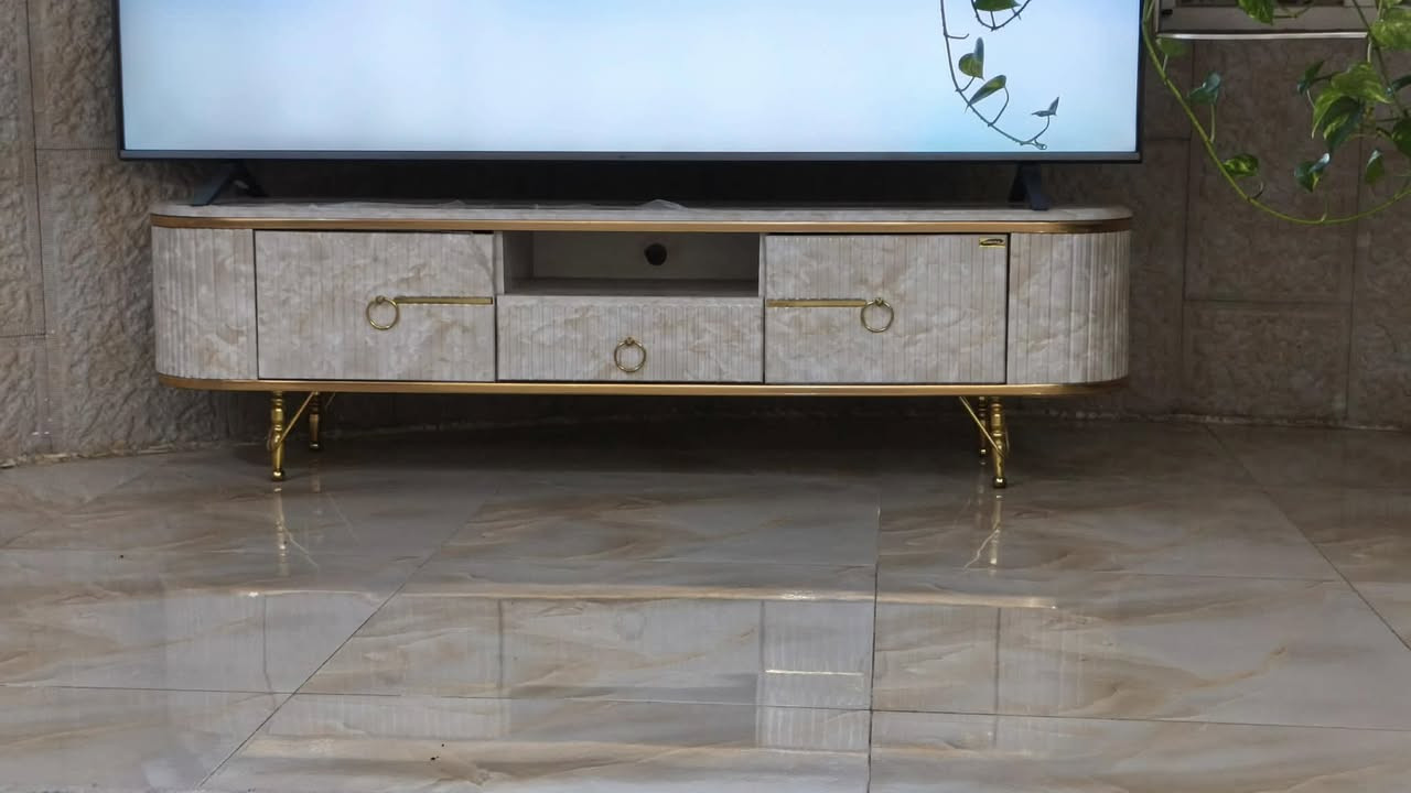 ميز تلفزيون ١٦٠ سم للبيع اخو الجديد شراي يجي خاص 

***********
