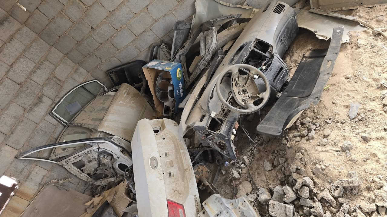 سلام عليكم غراض اوبتيما ٢٠٠٩ كير عادي دشبول كامل 
محرك وكير عادي كير عادي 

قبق جنطة 

حداديه امامي كامل 

كصة امامي لغوده اثنين 
وبعد اهواي بيها غراض ما ذاكرهن

للاستفسار ***********
