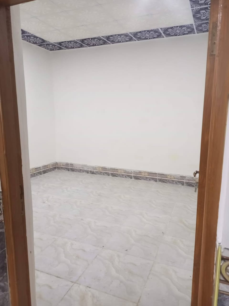 السلام عليكم دار للبيع او الرهان في شارع المطحنه شارع 32/ 100 متر مربع رقم الدار 23 ركن يتكون من غرفه وصاله ومطبخ واستقبال وتخاريج داخليه وخارجيه للاستفسار اكثر الاتصال على الرقم
***********
