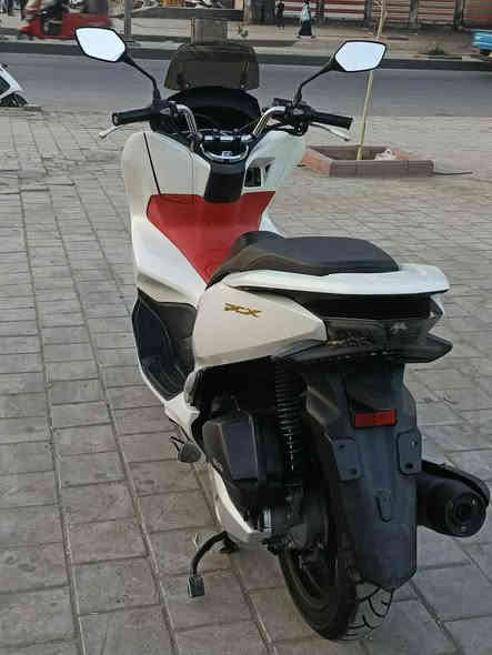 سلام عليكم بي سي اكس جيل الثالث
وارد كوري مكفولة كفاله عامه ماشيه 40
 لون أبيض صدفي جامه اضافيه حساس زدحام
سكن بغداد حي النصر   ***********
