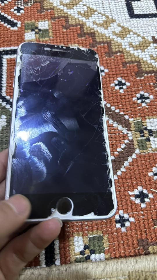 السلام ايفون سكس اس بلاص للبيع ذاكره ٦٤ بطاريه ١٠٠ بس كسر بالشاشه بس شغال طبيعي مكاني البصره القرنه
للبيع الشراي يتصل أو يراسلني واتساب 
***********
