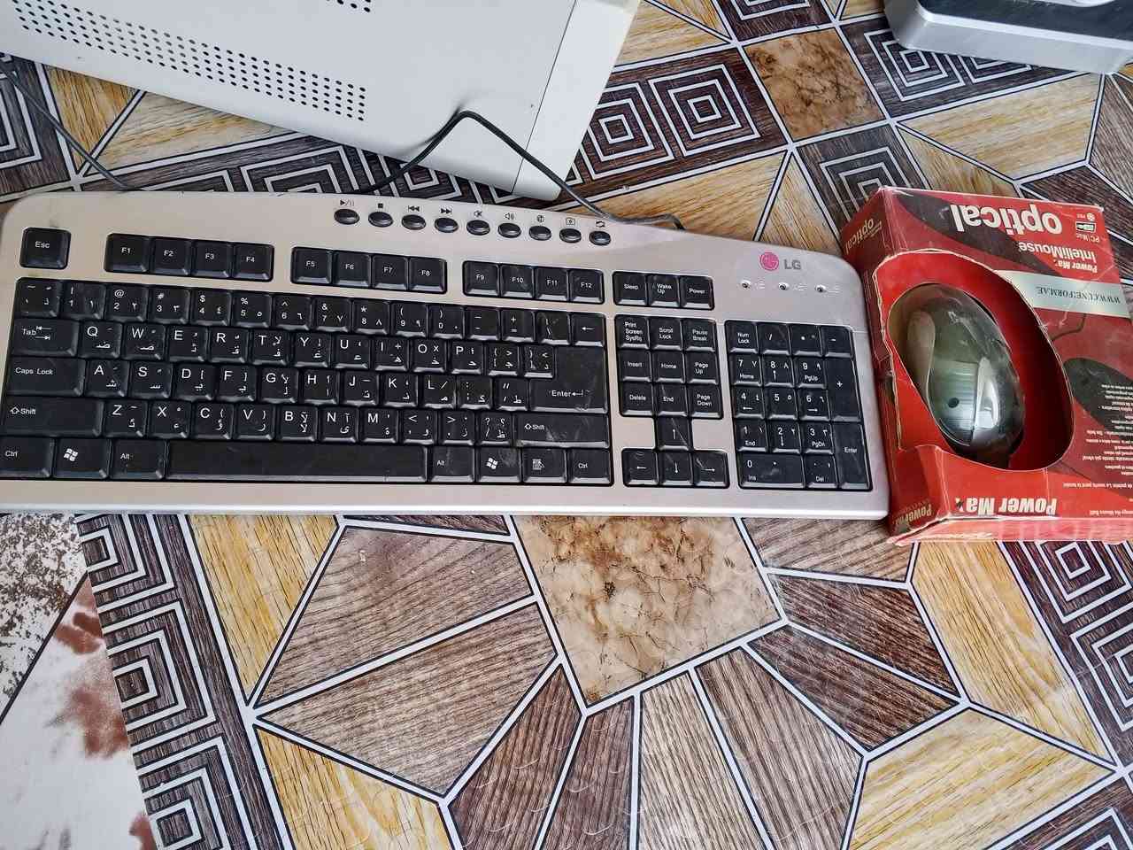 حاسبهLG هي وطابعته جيس مامسعمله ابدا 
للبيع


**إذا كنت صاحب هذا الإعلان وتريد حذفه لأي سبب، رجاءا أرسل رسالة إلى الدعم الفني**