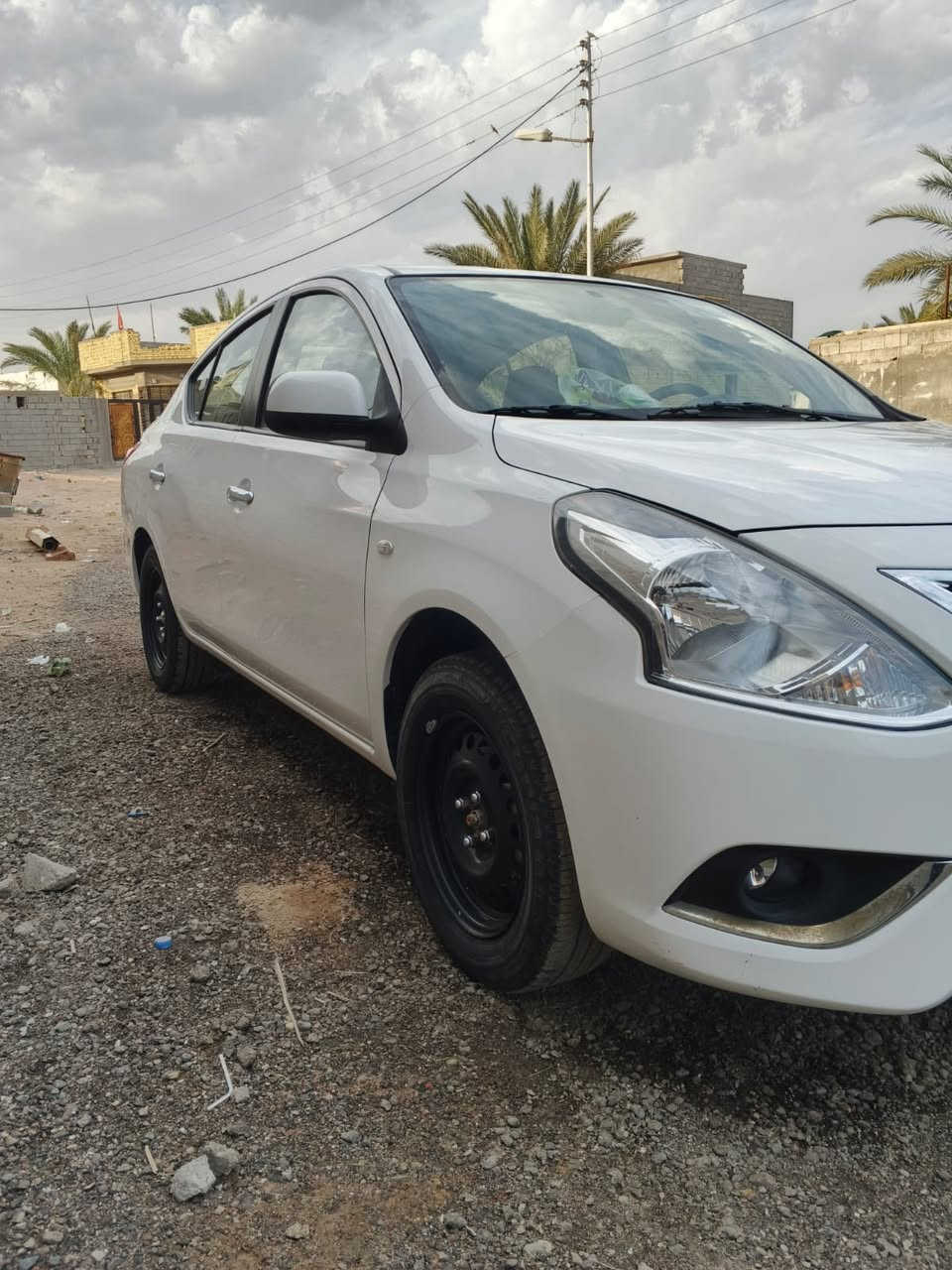 نيسان صني موديل 2024 كفالة
سياره جديده ماشيه 20الف 
أم لبليته زركه 
سعر 130
***********
