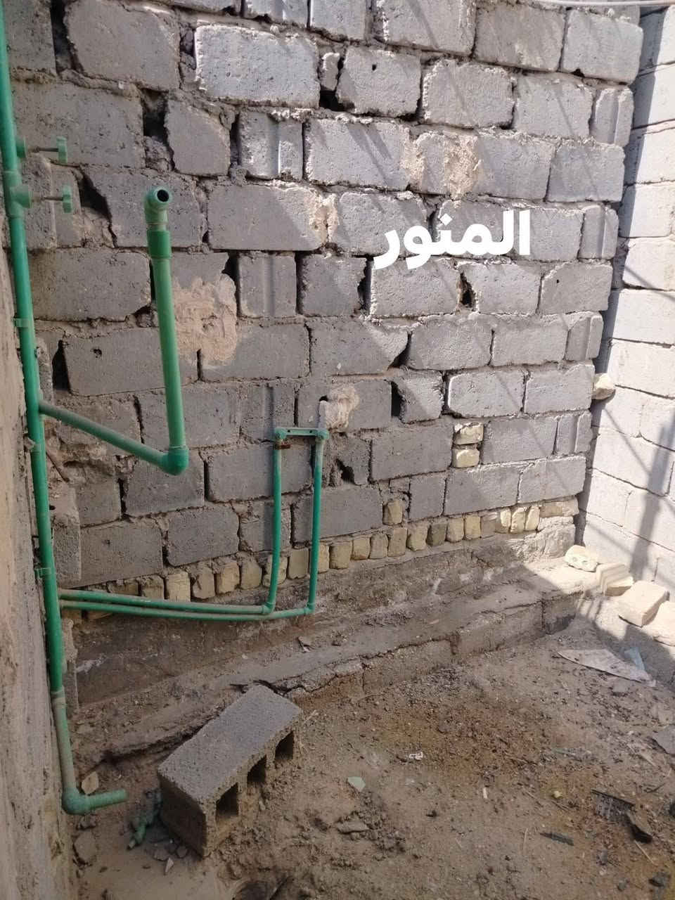 السلام عليكم
بيت للبيع العنوان الرشيده  مقابل معمل الاسفنج يبعد عن الشارع اقل 100متر 
مساحته 100سند 25 
محتوياته  استقبال و مطبخ وصاله وغرفه نوم 
بناء بلوك سقف عكاده عدا الصاله سندويش  
صور امامكم والملاحظات واظحه شنو يحتاجله اشياء بسيطه السعر 23وبي مجال قليل 
***********سيد حسن
