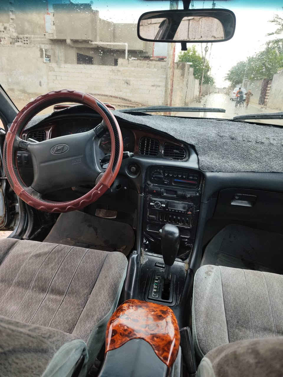 السلام عليكم احبتي
سوناته تو موديل 95
رقم بغداد هزة جديدة
شرط التحويل السيارة مصبوغه عام
كلشي شغال بيها ماعدة التبريد 
لا اكلك يرادله غاز لو ماعرف شنو 
صدر امامي خلفي جديد 
السيارة خير من الله السعر 40 وبيها مجال
مكان السيارة ديالى خان بني سعد متواجد خاص رقمي *********** اتصل وبيك خير ودلل
