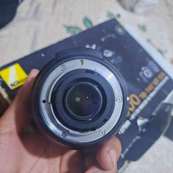 نيكون 7500دي.  مع عدسه الصليه. كارتونه جلاتين أحمر نضافه الكامره 95. وياها رام وشاحنه وبطاريه.( ملاحضه الكامره عطلها سنسر) وسعرها مناسب. ***********
