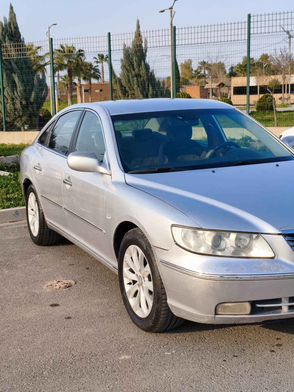 هونداي كراندر ازيرا موديل2009
كوري/ بدون صبغ 

ماشية / 200 الف

رقم / اربيل بسمي سنوية ل 8/8/2026 

تحويل/ مباشر شرط
 
مكينة / 2.7   V6

السيارة جاهزة - تبريد ثلج و حدادية

كير و مكينة بشرط بلادي 

مكاني / اربيل 

السعر : 93$ وبيه مجال بسيط
***********
