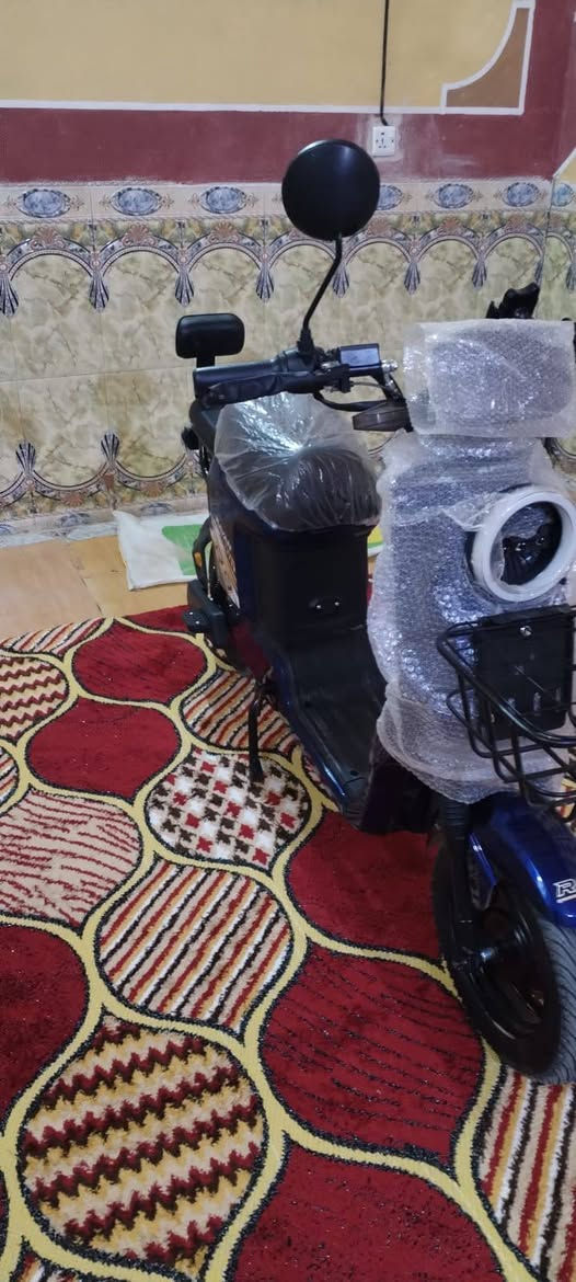 سلام عليكم دراجه شحن R9 دراجه جديده صار 3 يام من مشتريهاء بعدهي بل ضمان بصمه 5 بطاريت نمره بك دراجه كفاله من كلشي مكان العماره سعر 550?رقم ***********
