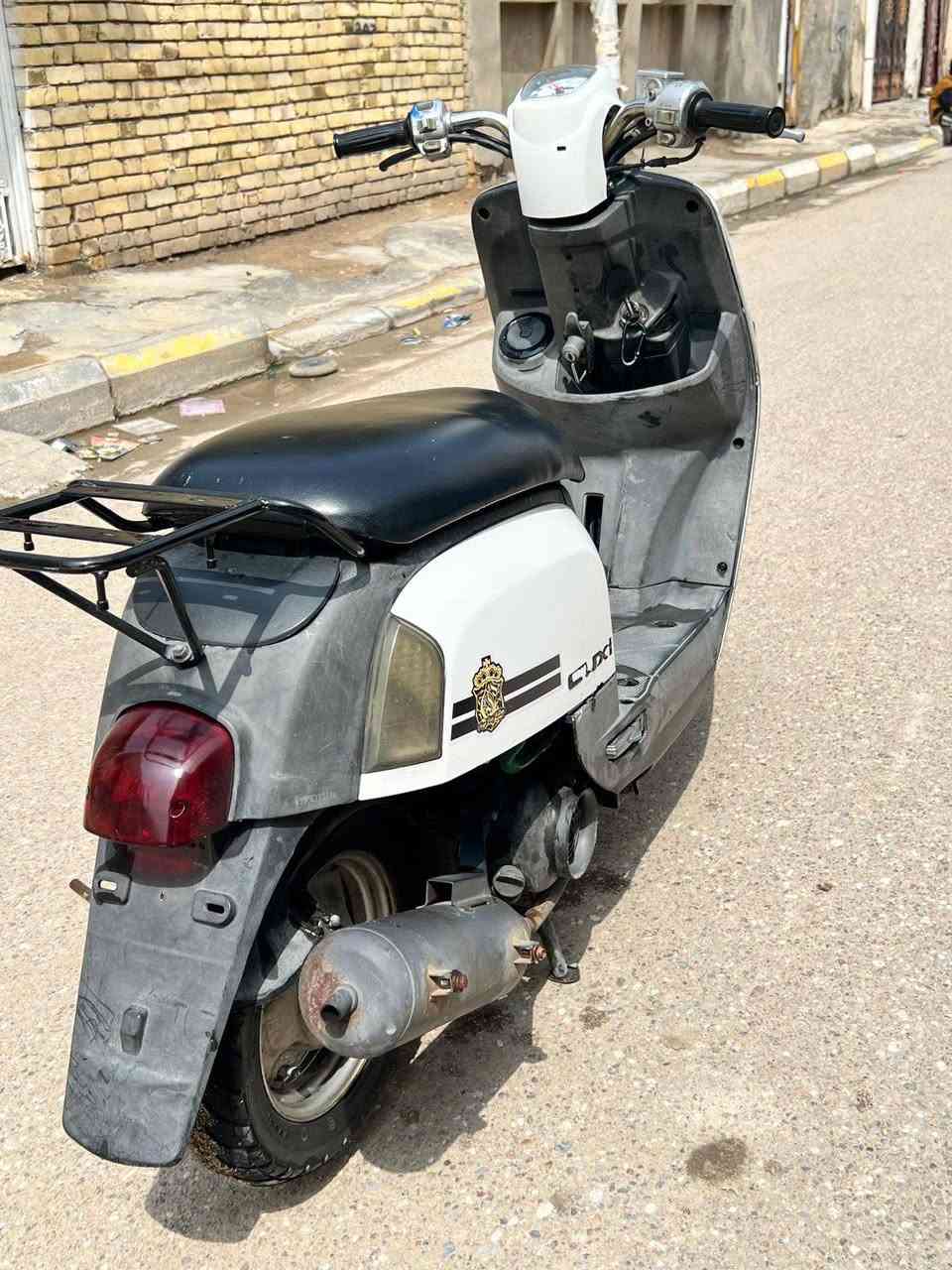 السلام عليكم بوليس كابريتر
الدراجه كفاله من ناحيه المحرك 
ما مفتوح شرطط الفحص تشوف بعينك 
شلعه ومعدل كلش حلوة النعومه الف
السعر 750  وبيهه مجال او مراوس ب سكنس او ماكس حسب نظافه  التواصل خاص او ***********
