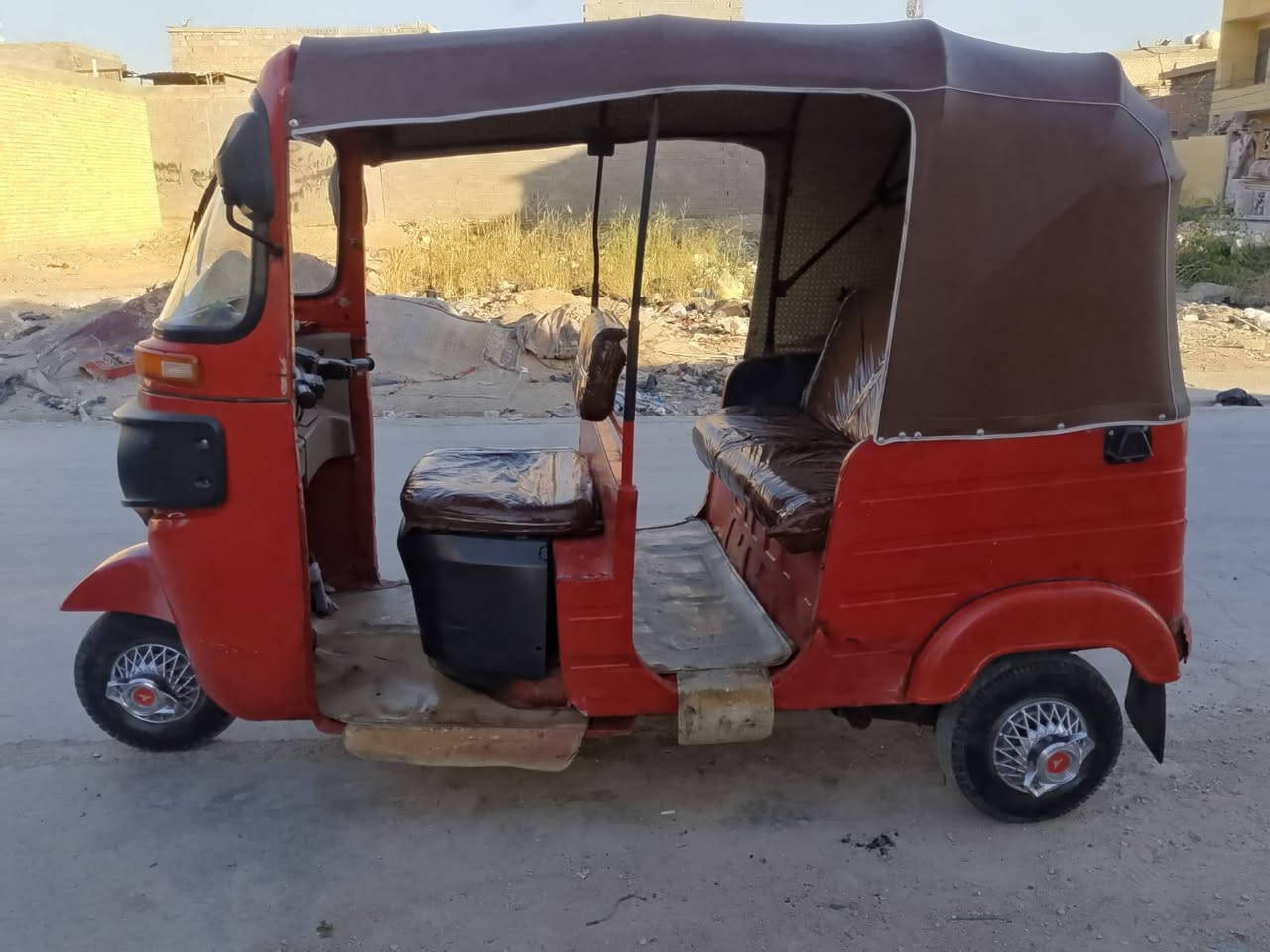 تكتك البيع مديل 17 شهر الواحد وراق جاهزه من كلشي من كهربايات مكاني بغداد مدينة الصدر  ***********
