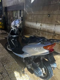 شباب عندي هاي الدراجة عصفوري للبيع مناقصها اي شيي بس دكمة مال سلف والب...