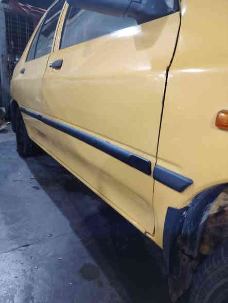 سلام عليكم
سايبه موديل 16 نظيفه
محرك مكفول
كير مكفول
تبريد منضومه كامله شادله  
سياره خير من الله باسمي
بيه بس باب مبدل 
سعر 40 وبيه مجال
***********
