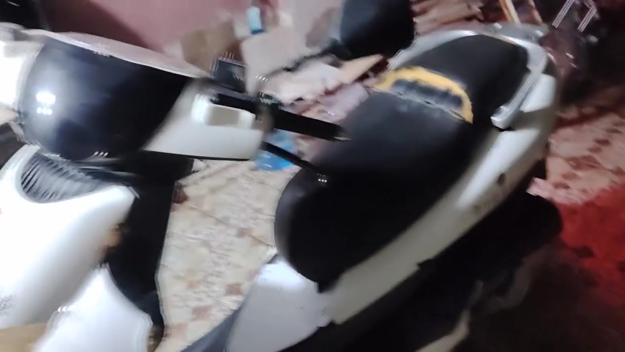 حياكم الله دراجه كانفو سعره 250 قفل دراجه كلشي شغال وبيه دخان مثل ما موضح بلصوره والله تمشيك بعد 4 سنوات بس اني معتاز  حبايب الرقم ***********متواجد.على فيس وتساب. العنوان بابل حله نادر الثاني
