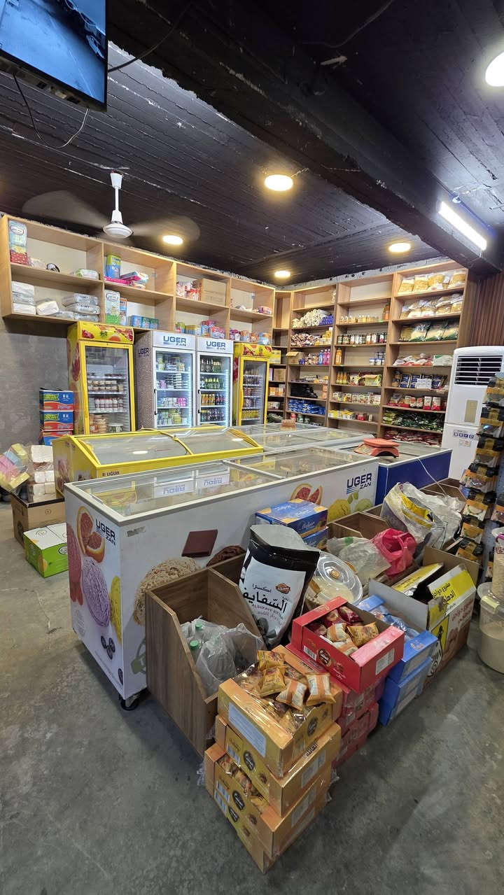 السلامعليكم للبيع أسواق تحتوي عل ٦برادات عامودي ٢ لشركه تحتوي عل ٥عوارض بطحيه ١لشركه سبلت ٣ طن كنتوري سبلت تعليك لايوجد مكانها بغداد الدروه السعر١٩ وبيها مجال ايجارها ٤٥٠ اللاستفسار ***********
