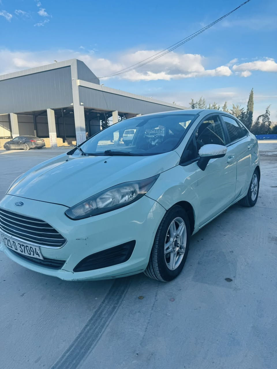 فۆرد فێستا ٢٠١٨مواسەفات se چوار پارچەی هەیە بى ليدان گێر و مەکینە و تەبرید بە شەرت ناو ٧ رەنگ سوکان ڤۆلیۆم و تحدید سرعە سەیارەکی زۆر پاک و خاوێنە بە ناو کردن کێشەی نییە سعرەکەی 79$تۆزەک مەجال ***********
