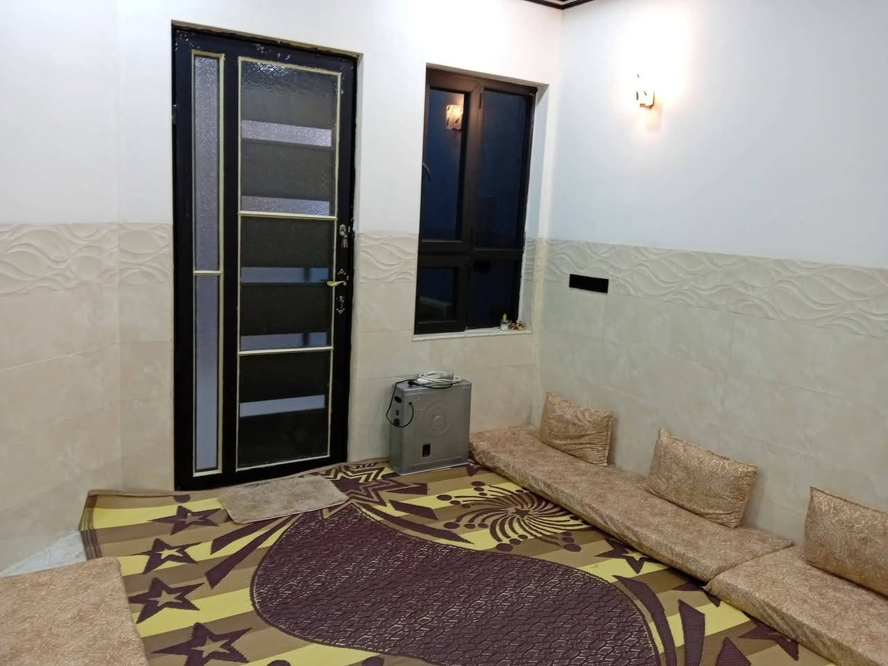 دار للبيع ملك صرف في حي السماح التسعين قرب مول  مرجان التسوق السعر 85 بي مجال  رقم الهاتف  المساحه 100 متر***********
