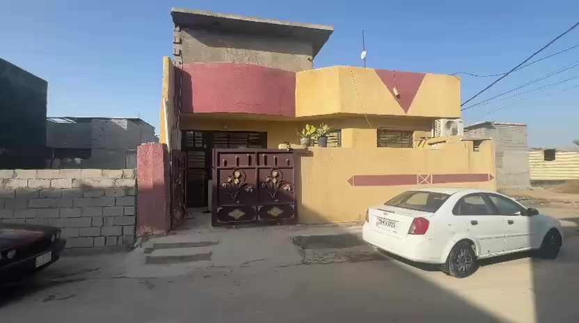 سلام عليكم اللهم صلي على محمد وآل محمد بيت للبيع في حي الحكيم مساحته 130 متر واجهة 10 متر بناء جديد البيت يحتوي على ثلاث غرف نوم +صاله + ستقبال + مطبخ + صحيات داخليه وخارجيه +الاستفسار رقم ***********
