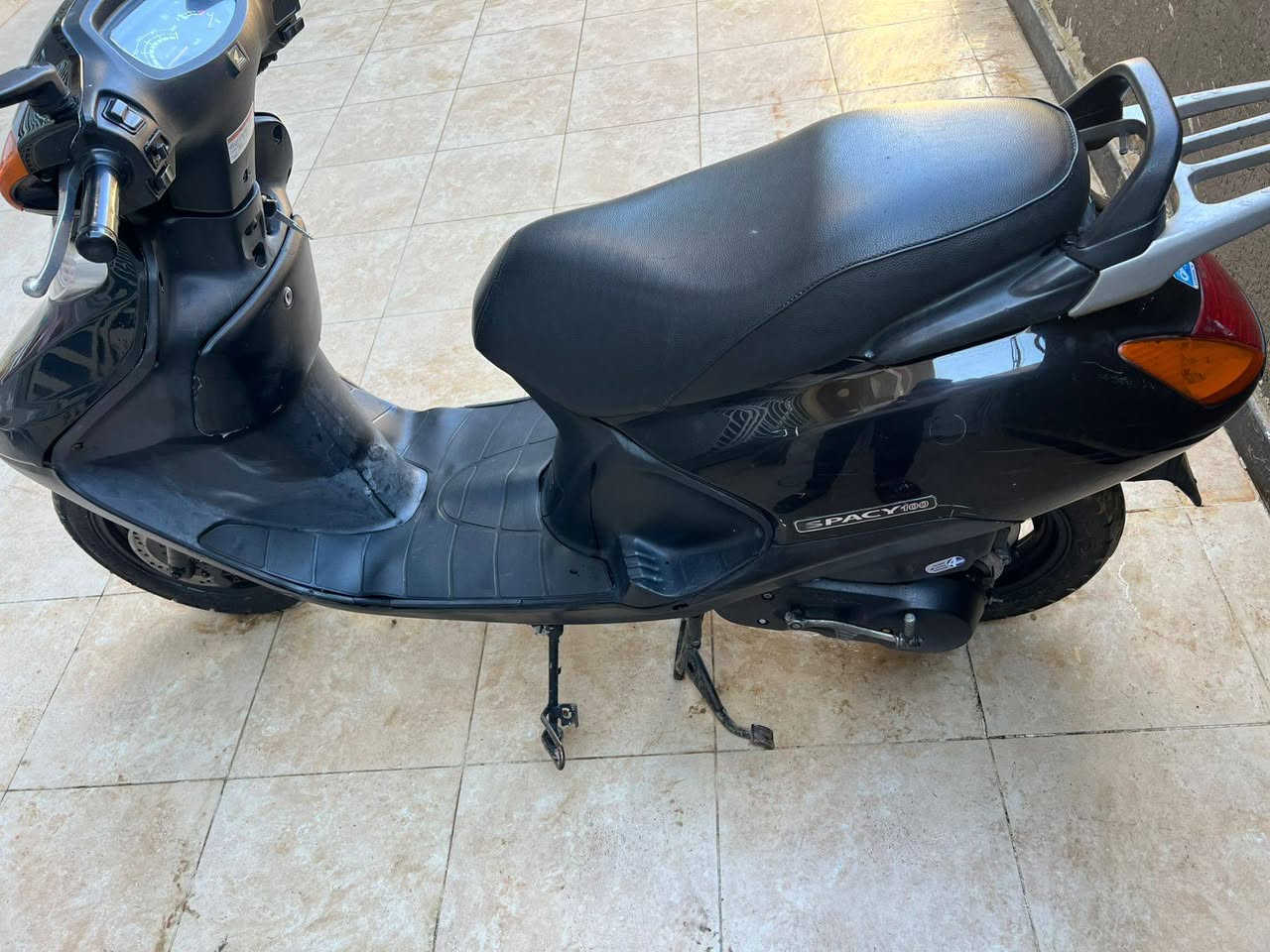 سلام عليكم دراجه سبيسي ياباني كفرات اصلي اصلي كابريتر اصليه كهربائيات كله شغاله سلف هندر قفل ستيرن قفل جنطة كله شغال فقط رايمر مره واحده فقط رقم هاتف فقط *********** مكان كوت دموك قرب مدينه السيسبان
