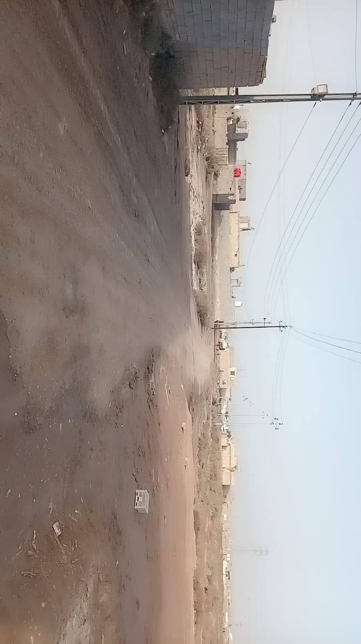 سلام عليكم بيت للبيع بحي الرسول قضاء النصر عشارع مال دوايه السايدين يم مدرسة الصحيفه السجاديه ***********
