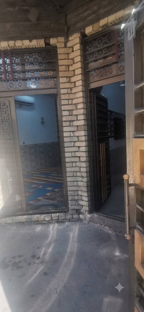 دار للبيع في منطقة الخطيب الزراعي – شارع الشركة (مقابل سكلة حيدر الكناني)
فرصة مميزة للسكن أو الاستثمار في موقع تجاري ممتاز ومتكامل بالخدمات.

📍 الموقع: الخطيب الزراعي – شارع الشركة – مقابل سكلة حيدر الكناني
📐 المساحة: 100 متر مربع
📌 الواجهة: 8 متر
📌 النزال: 12.5 متر

🏠 الدار مكون من 3 طوابق

الطابق الأول يحتوي على:
• 🛋️ استقبال
• 🏡 حولي
• 🛏️ غرفة
• 🍽️ مطبخ حار
• 🍽️ مطبخ بارد
• 🚿 حمام داخلي
• 🚿 حمام خارجي

الطابق الثاني يحتوي على:
• 🛏️ 3 غرف نوم
• 🚿 حمام
• 🌅 بلكونة خارجية
• 🏡 هول داخلي

الطابق الثالث يحتوي على:
• 🏡 حولي
• 🛏️ غرفة
• 🏠 سطحين

💰 السعر النهائي: 160 مليون دينار (قفل)

للاستفسار أو حجز موعد للمعاينة يرجى التواصل على الخاص.
📞 ***********

#دار_للبيع #الخطيب_الزراعي #بغداد #شبكة_دلال_العراق
