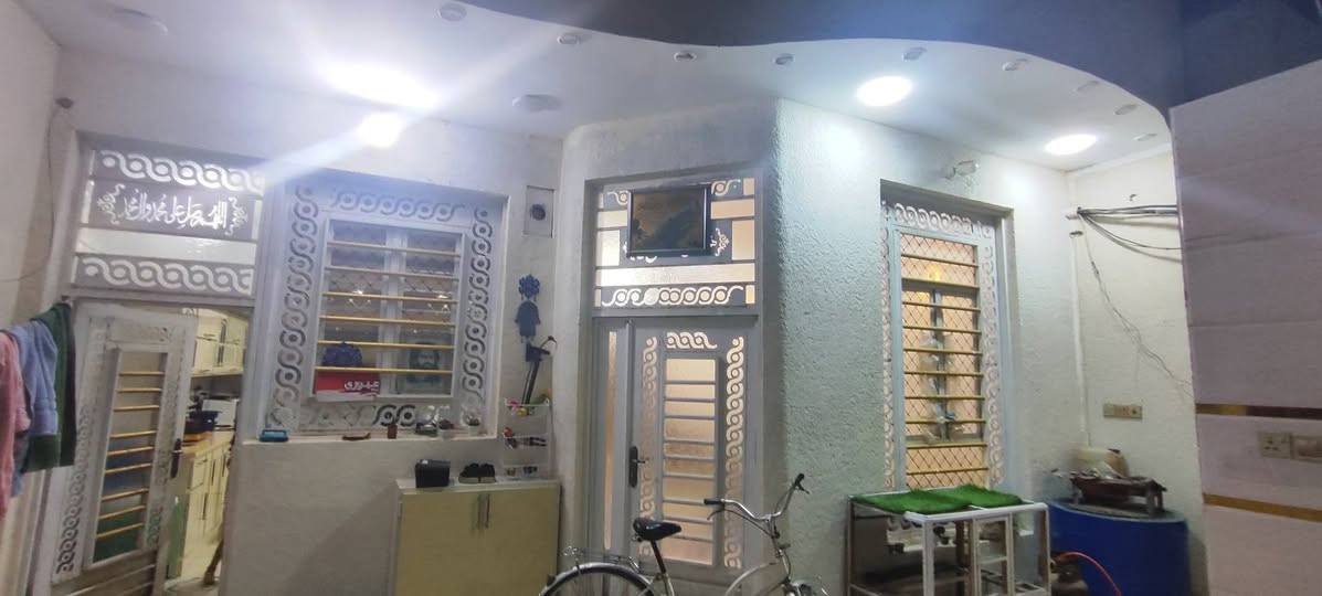السلام عليكم دار مساحة 150 متر الواقع في منطقة حجي حسن خلف جمعيات للبيع وباقي تفاصيل الاستفسار على رقم ***********
