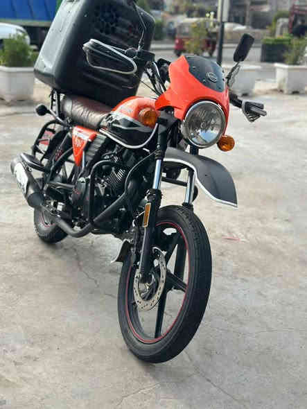 يا الله ةدراجه دايون مكينه 200 حقيقي لون برتقالي مميز دراجه نضيفه انضف من الصور بعد مكينه وكير خير من الله الدراجه كفاله عامه رقم بغداد بعدها بسم الشركه من شركة مودل يعني تاخذها كبل ابشركه تحولك لوحات ورقيه عندي سعرها 2650 _الف   ملاحضه الصندوك سعره وحد  عنواني بغداد الشعب واتساب وتصال ***********
