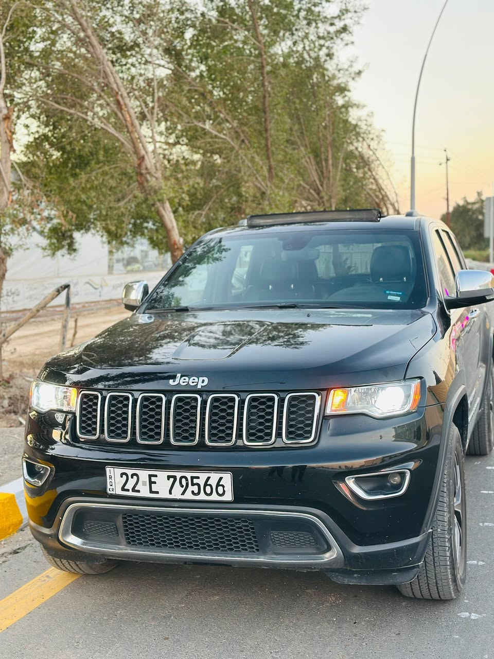 السلام عليكم للبيع او مراوس 
جيب لاريدو موديل 2020 لمتد فول مواصفات 
سيارة كلين بدون حادث بيها بارد بسيط بالجاملغ الخلفي بدون اي نقص بانوراما كشنات تدفئة وتبريد رادارات مري قلاب اوتو ستوب كشنات كهرباء جنطة كهرباء رقم أربيل بأسمي سيارة عليها غرامات 20 ورقة ينزلن من سعرها سعرها 265 وبيها مجال بسيط 
مكان السيارة بغداد / الكرخ 
رقمي ***********
