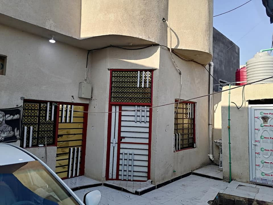 دار للبيع في جزيره اليوبه منطقه كاع بيت عمران نهر صغير طابو زراعي باسم عراقي وكاله عامه مستند 25 مساحه 150 يتكون من غرفتين وصاله ومطبخ وصحيات خارجه وداخليه كراج سيارة قرب مدارس حكوميه و اهليه سعر 90 وبي مجال /رقم *********** البصرة, العراق
