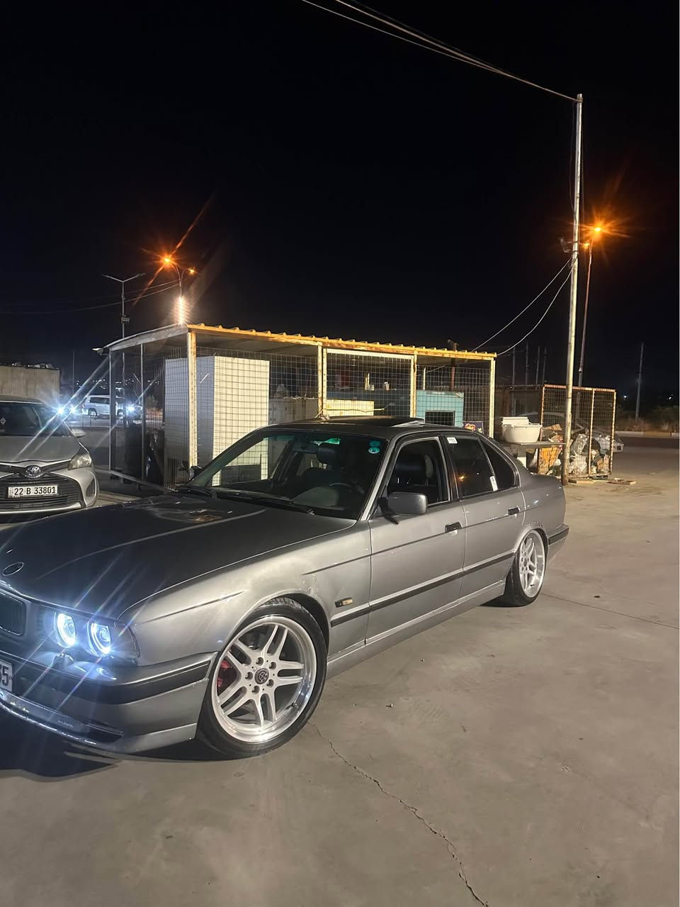 سەرەتا بەناوی خودای گەورەو میهرەبان
Bmw 1990
فولمواسەفاتی گێر حادی 
سلایت و لایت ئەڵقەو تەبریت و دووجام کارەبای کوشن جلد سەیارەکە هی مەحرەزنیە هیژیرخۆمە سەنەوی و شینگەو رەقەم گشتی نویە تا ٢٠٣٠ بەناوی خۆمەوەیە وەکالە و پەنجە مۆر بەشەر  بەنزبەت لیدانیشی ئەوشوینانەی بە سور ئاماژەم پیکردووە لیدانی قورسی نیە وە لە ڕوبەڕوشا زۆر لەرەسمەکان جوانترە سیتەمی خازیشی لەسەرە هیچ کیشەی نیە بۆتەفاسیل نامەبنیرە یان تەلەفۆن بکە لە وەتس ئاپ

تێ بینی    تەبریتەکەی کۆمپلیسەری جامی کردووە لەلای خۆم چاکم نەکردۆتەوە بەس کۆمپلیسەریکی دەوێو تەواو 
گێر مەکینە بەشەرت  نرخەکەشی ٥٣$مەحمەلەیەکی برایانەشی تێدایە ژ.م. *********** أربيل, العراق
