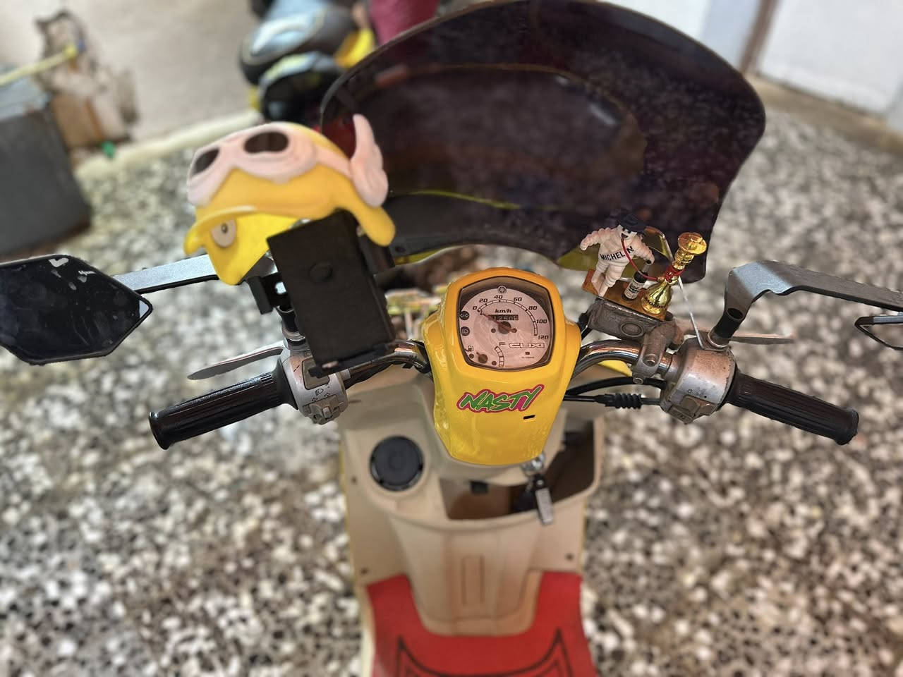 بوليس للبيع مكفوله من كلشي 
مكان بغداد حي النصر 
***********
