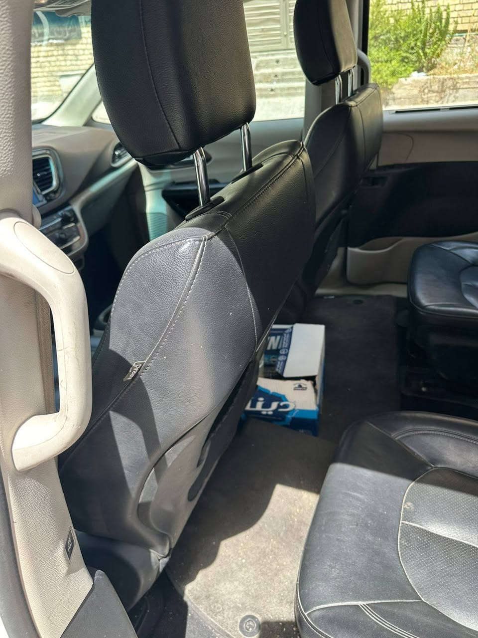 السلام عليكم اخواني كلايسلر باسفك موديل ٢٠٢٢ رقم بغداد دولي بسمي هزه جديده ماشيه ٨٠ الف كيلو  بوب كهربائية وصندوق كهربائي حادث أمريكا جاملغ أمامي وبنيد امبدل نفس اللون والباب الخلفيه ونص الجاملغ الخلفي صبغ السياره جديده بمعنى الكلمة خاليه من العيوب كانت هايبرد وتم تبديل الكير مع الضفيرة بلادي بدون اي قطع والسياره الان بانزين فقط للبيع أو مراوس.   السعر ١٩٠ مكاني بغداد نفق الشرطه شارع الكنيسة لتفاصيل اكثر يرجى الاتصال على الرقم *********** أبو أحمد
