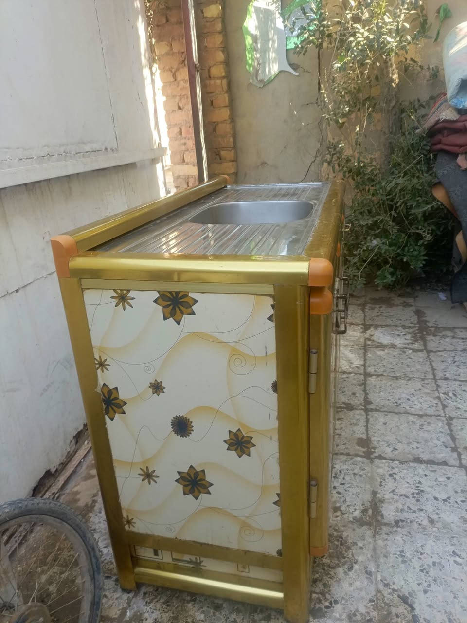 السلام عليكم متاح سنك مطبخ للأستفسار اتصل بالرقم
***********
