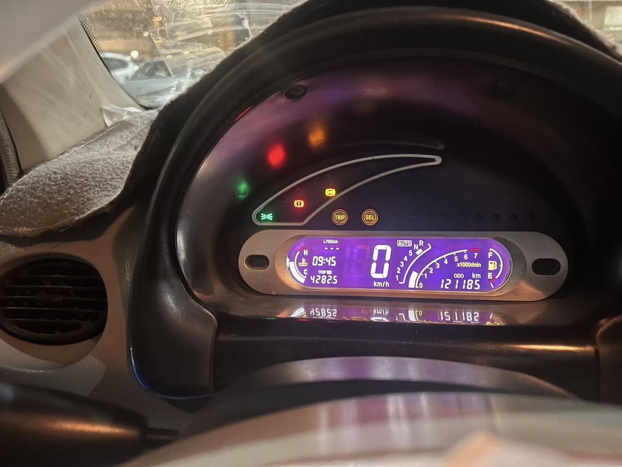 سلام عليكم شيري كيو كيو للبيع  رقم بغداد ماشيه 121000تخم تاير جديد ويكب جديد السياره جاهزه ومكفوله من الضربه والصبغ كهربائيات شغاله السياره مابيها نقص ابد كير مكينه خير وبركه حلوات كير دكم تدفئه تبريد شغال منضومه زنون عالي ناصي الأصلي السياره مرتبه ومناقصها شي السعر 33 وبيها مجال بسيط حك الجيه مكاني مجمع بسمايه للاستفسار ***********
